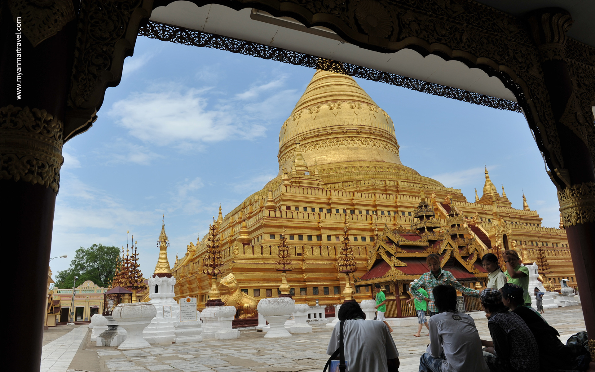 Myanmar-Bagan-Shwezigon-pagoda-6