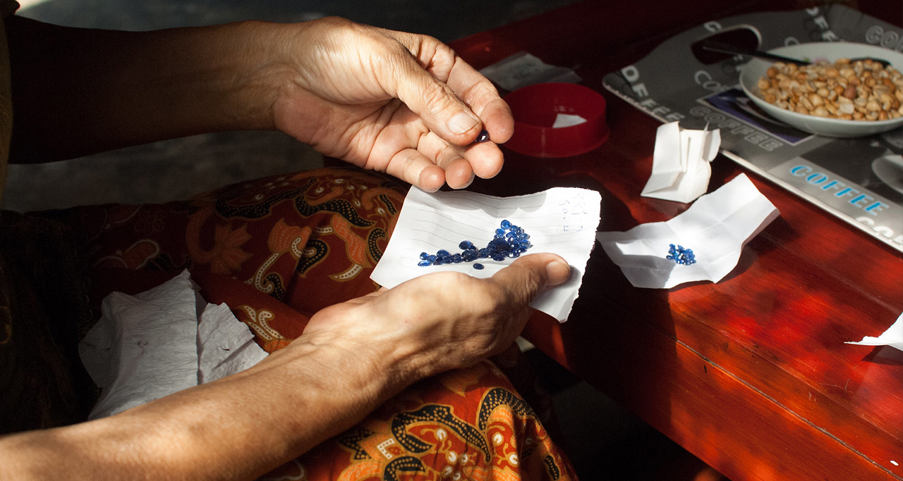 Mogok-Gem-market2
