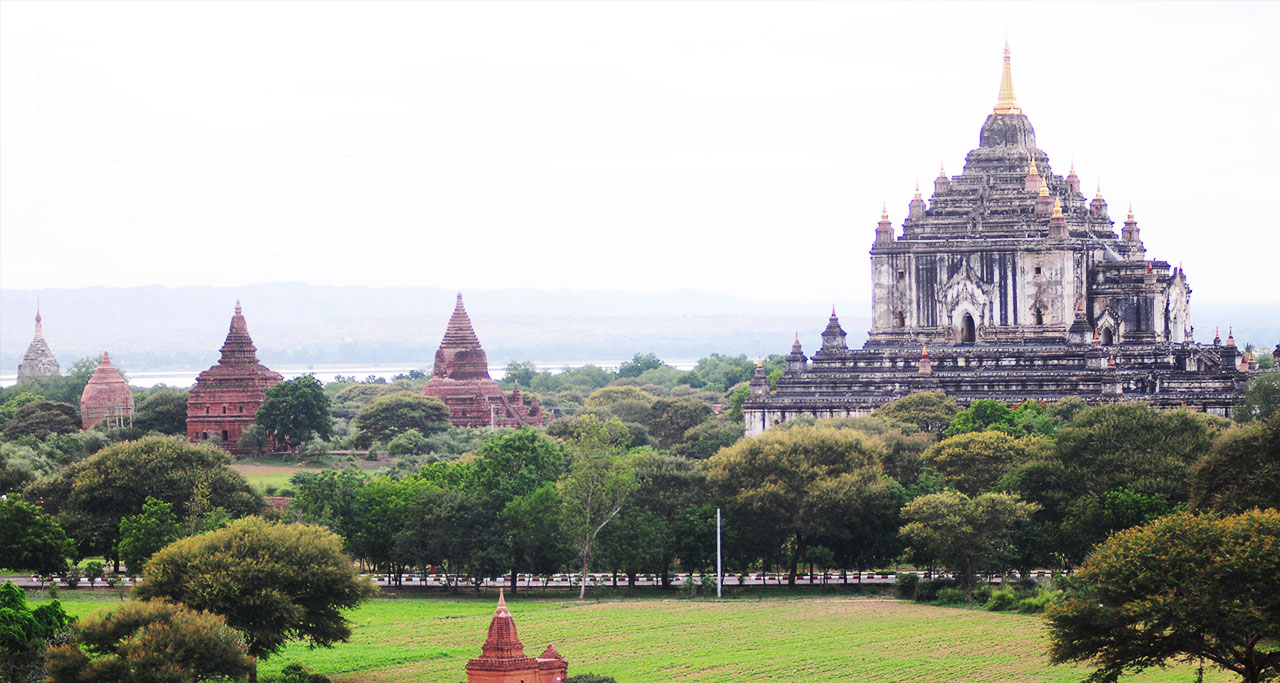 Thatbyinnyu temple in bagan