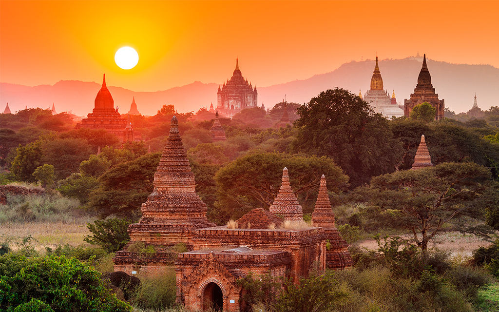 sunset in bagan