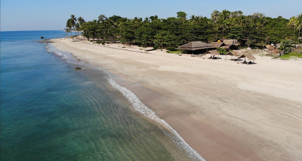Sun and sand at Chaung Tha Beach Sun and sand at Chaung Tha Beach